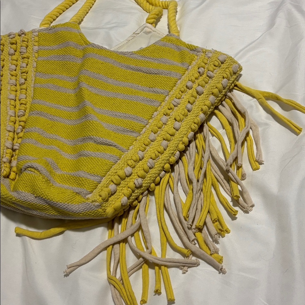 NWT Woven Yellow and White Striped Fringe Tote Beach Bag - Picture 5 of 10